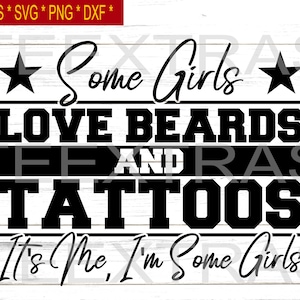 以下が含まれることがあります： 「Some Girls Love Beards and Tattoos. It's Me, I'm Some Girls.」というテキストが入った白黒のグラフィックデザイン