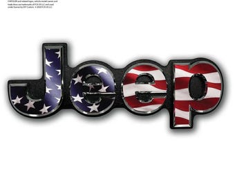 Könnte beinhalten: Ein schwarzes Jeep-Emblem mit silberner Umrandung, das Wort "Jeep" ist mit dem Design der amerikanischen Flagge gefüllt. Das Emblem hat einen strukturierten Hintergrund und das offizielle Logo des lizenzierten Produkts.