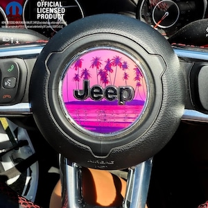 Adesivo in vinile rosa tramonto per volante Jeep Wrangler JL Gladiator, compatibile con i modelli 2018-2026.