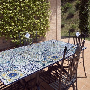 Mesa de piedra de lava mediterránea