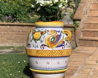 Raphaelesque jar