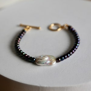 Peacock Pearl Bracelet with Square Baroque pearl - Black and White pearl bracelet - two tone bracelet- baroque pearl bracelet