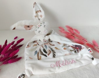 Doudou bébé lapin couronne de fleurs personnalisé fait main en France / doudou brodé prénom / doudou personnalisable / coffret naissance