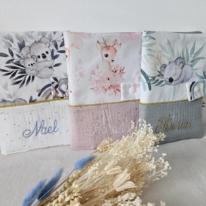Protège carnet de sante double gaze bébé personnalisé bébé enfant / idée cadeau de naissance personnalisé