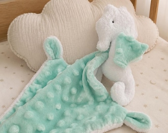 Doudou bébé personnalisé / doudou hippocampe minky / idée cadeau naissance bébé