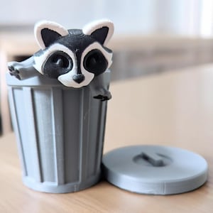 Jouet raton laveur, compagnon de bureau, mini animal 3D, cadeau panda poubelle pour femme, panier de Pâques, décoration boisée pour bureau, cadeau pour diplômé image 1