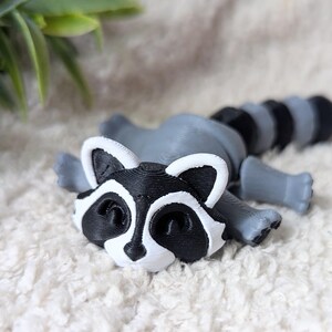 Jouet raton laveur, compagnon de bureau, mini animal 3D, cadeau panda poubelle pour femme, panier de Pâques, décoration boisée pour bureau, cadeau pour diplômé image 4