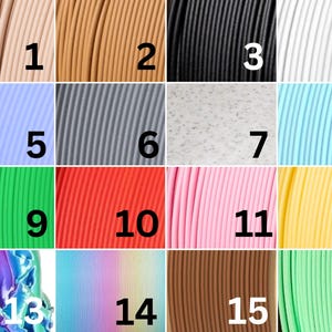 Peut inclure: Une collection de 16 filaments de couleurs diff&eacute;rentes pour l'impression 3D. Le filament est dispos&eacute; en grille de 4 rang&eacute;es et 4 colonnes. Chaque filament est num&eacute;rot&eacute; de 1 &agrave; 16.