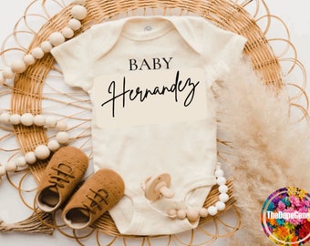 Personalisierter Name Onesie® - Benutzerdefinierter Name Baby Onesie® - Süßer Baby-Onesie®-Baby-Dusche-Geschenk Baby Onesie® Schwangerschaftsankündigungen Onesies
