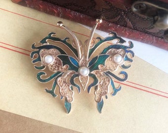 Kingfisher craft,brooch,butterfly,green,peacock feathers,traditional jewelry,cultural features,intangible cultural heritage