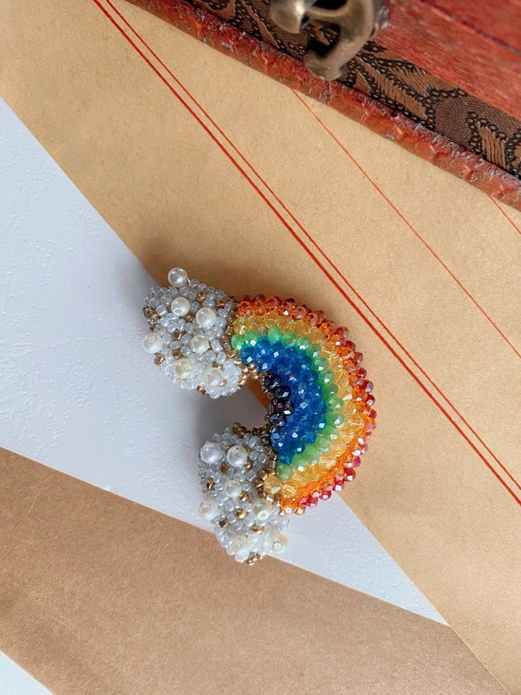 Broche ZRC Élégante En Métal Argenté – Occasion Mais En Bon État
