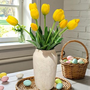 Äkta tulpanbukett: Konstblomsterarrangemang, heminredning