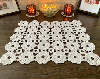 4 Centrini Da Tavola Kilofly In Cotone All'uncinetto – Tovagliette Floreali Vintage 25x25 Cm, Bianco