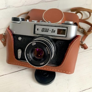 Vintage FED 5V Messsucher 35 mm Filmkamera. Funktionsfähiger Zustand. manuelle Kamera Retro. Sowjetunion Kopie, produzierte Stadt Charkiw Ukraine.