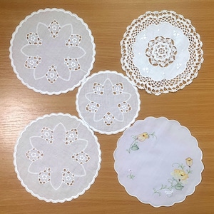 Set 5 Vintage Small Cotton Round Doilies 7,5" Machine Embroidered and  Hand Work Cute Doiles for Vase or Figurines Drink Coaster Table Decor
