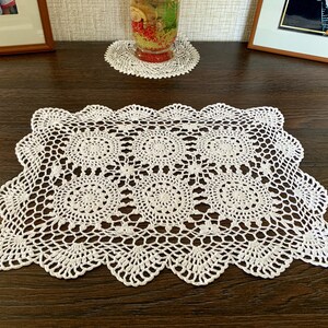 Centrino vintage all'uncinetto bianco 42 x 32 cm. Nessun difetto, pizzo all'uncinetto, centrino rettangolare, ideale per decorare borse, coperte per neonati, cuscini per divani.