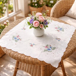 Nappe carrée en coton vintage 80 х 85 cm 80 85 cm, broderie machine au point satin, cheminée, commode