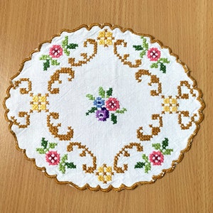 Vintage Small Linen Doily, Hand Cross Stitch, Small Flowers Dresser Scarf, Guest Room, Kitchen Decor, Farmhouse, Cute Doily, Good Condition.