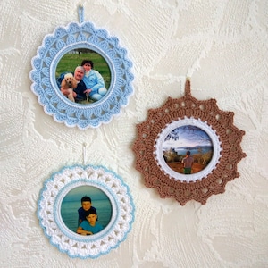 Cadre photo rond en dentelle facile à crocheter, petit tableau, décoration de chambre d'enfant, décoration murale de bébé, photos de famille, couronne Ø 12,5 cm (5 po.)