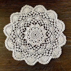 PDF Crochet Doily Pattern 9" Round Lace Floral Decor Guest Room, Dream Catcher, Kitchen Farmhouse, Table Centerpiece for Vase, Figurines