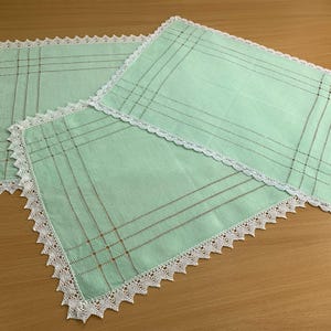 Set 3 Vintage Cotton Placemats 14x19"/36х48 cm Hand Embroidery, Green Rectangular Doilies, Bobbin Lace Edge, Table Setting, White Lace Trim