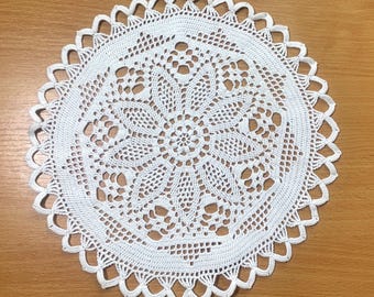 極細白いレースドイリービンテージ 90年代のヴィンテージ、丸型ホワイトの小さなレースドイリー（かぎ針