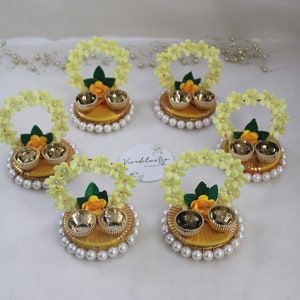 blumen kumkum roli platte/pooja teller/pooja teller/sindoor thali/ blumen teller für die hochzeit/ dekoriert für die hochzeitsgäste