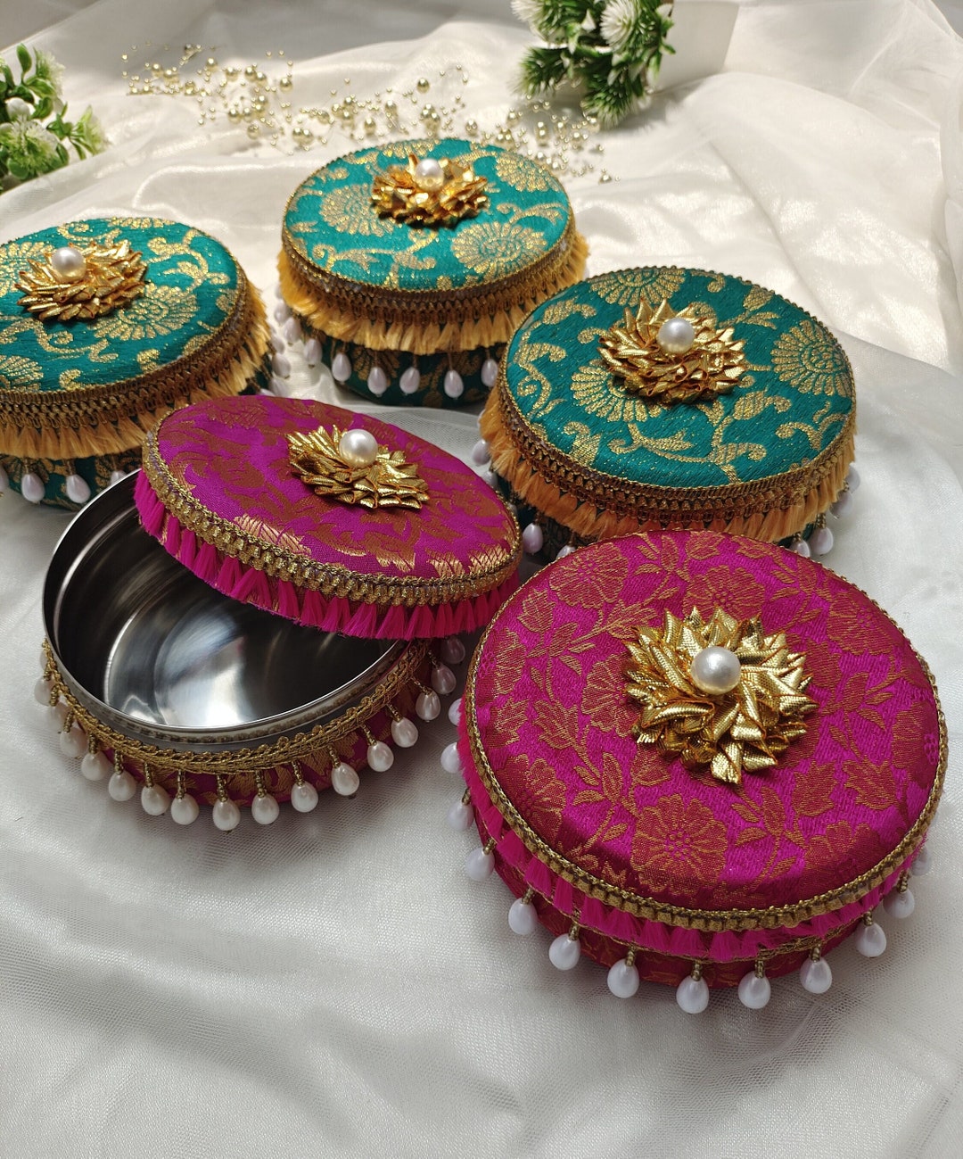 holi return favours