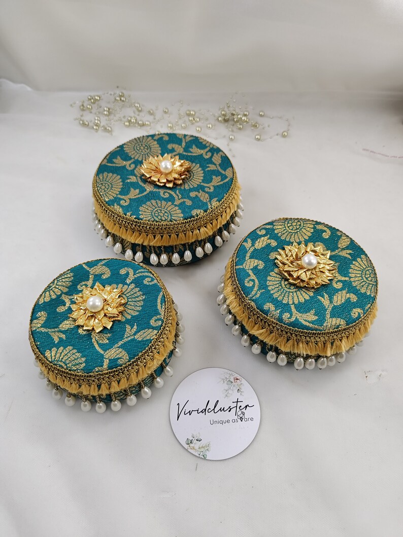 holi return favours