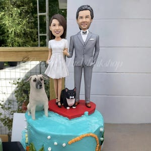 Custom Wedding Cake Topper With Dog And Cat, Custom Couple Bobbleheads, Personalized Anniversary Caketopper With Pets, Bride And Groom Gifts
