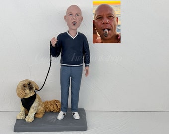 Statuetta personalizzata con uomo e cane, regali personalizzati per il capo che ama fumare sigari, regali personalizzati per padre, clienti, regalo per papà con cane