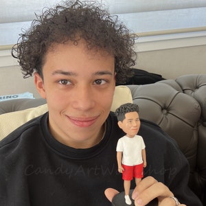 カスタム男性用ボブルヘッド、男の子、お父さんへの誕生日のパーソナライズされたボブルヘッド、夫へのロマンチックな記念日の贈り物、車用のカスタムボブルヘッド