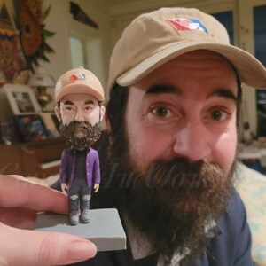 Man Bobblehead Custom, Topper na tort urodzinowy dla taty, Prezent rocznicowy dla męża, Custom Bobble Head dla niego, Figurka mężczyzny spersonalizowana