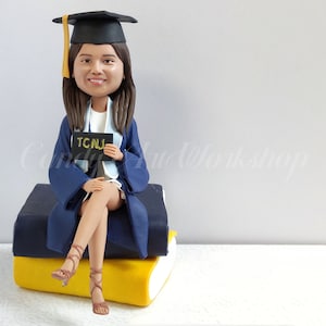 Custom Graduation Cake Topper 2025, Personalized Gift For Graduate Party, Custom Graduate Bobblehead Sitting On Two Books,  Graduate Gift