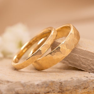 Minimalist wedding rings made of solid hammered 585 gold, goldsmith, engagement ring, personalized, simple elegant wedding rings engraving