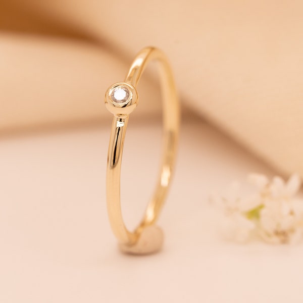 Diamond gold engagement ring 585 750 yellow gold gift for girlfriend minimalist brilliant solitaire goldsmith elegant delicate wedding anniversary