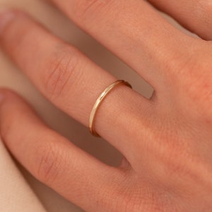 Anillo de oro martillado plano, finamente martillado, sólido, sostenible, oro 333, 585, 750 (8k, 14k, 18k), anillo apilable, anillo de compromiso de orfebrería imagen 6