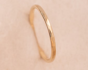 Hammerschlag - feiner gehämmerter Goldring aus massivem recyceltem 333, 585 o. 750 Gold (8k, 14k, 18k) Stacking Goldschmiede Verlobungsring