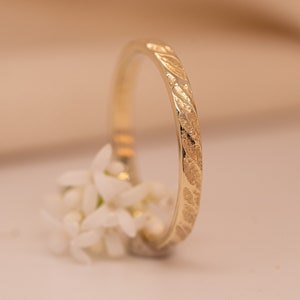 WILD RIVER - flowing structure gold ring made of 333, 585, 750 gold (8k 14k 18k) goldsmith engagement ring wedding ring personalized hammered