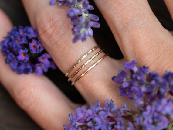 Feiner zarter Goldring aus massivem 333 585 750 Gelbgold (8k 14k 18k) gehämmert Goldschmied dünner Stapelring Partnerring Stacking Ring