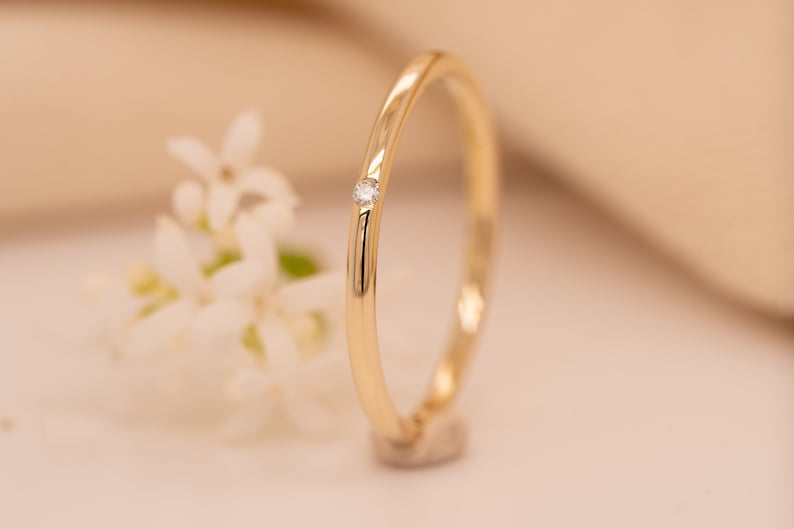 Minimalistischer Diamant Gold Ring 585 Gelbgold Verlobungsring Brillant Solitär Goldschmiede elegant zarter Goldring Gravur Geschenk für sie Bild 2