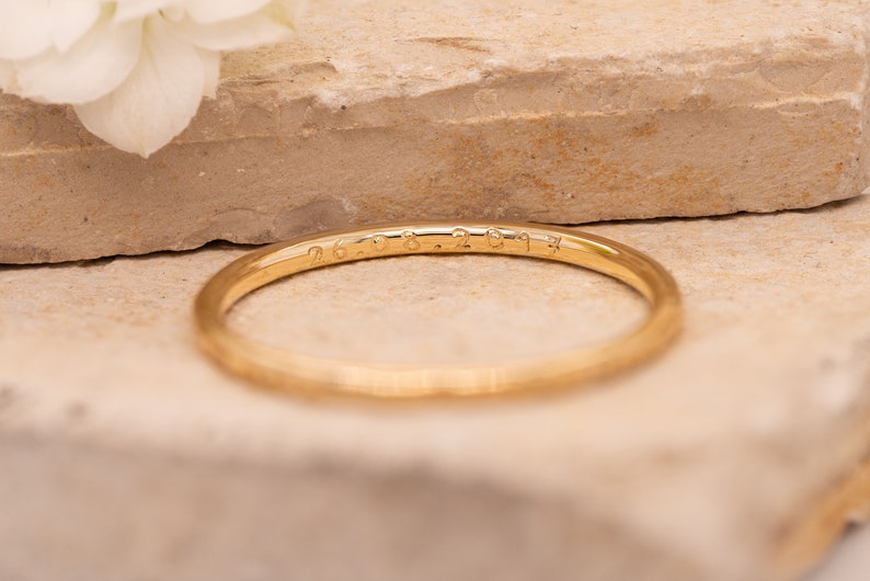 Anillo de oro martillado plano, finamente martillado, sólido, sostenible, oro 333, 585, 750 (8k, 14k, 18k), anillo apilable, anillo de compromiso de orfebrería imagen 7