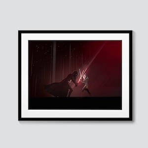Op de afbeelding: Een digitale illustratie van een donker figuur in een zwarte kapmantel met een rood lichtzwaard, tegenover een kleiner figuur in een witte kapmantel met een blauw lichtzwaard. De achtergrond is donkerrood met een zwakke gloed.