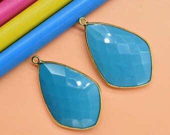 Turquoise 20x30mm Diamond shape single bail connector,Brass Gold Plated bezel,Turquoise Faceted Briolette Connector,Turquoise Bezel charms