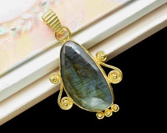 Labradorite Irregular Shape Gemstone Pendant,Labradorite Gemstone Jewellery,Labradorite Pendant, Gold Plated Single Bail Point Pendant,Gift