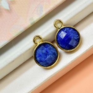 Blue Sapphire 8mm charm,Sapphire Pendant,Round Gold Plated bezel,Vermeil Bezel,jewelry making charm,Sapphire Brass connector,Handmade Craft