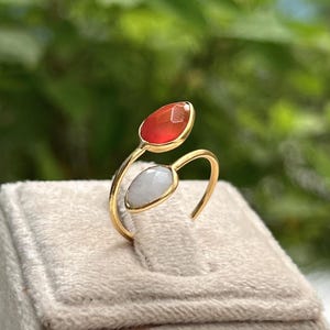 Anel de cornalina natural/anel feito à mão para mulheres/formato de lágrima/anel de pedra da lua arco-íris/anel ajustável/anel simulado para ela