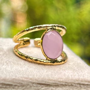 Eleganter Rosenquarzring - Ovaler Edelstein in 18K Vergoldetem Messing | Geburtsstein Schmuck | Geschenk für Sie | Edelstein Ring |