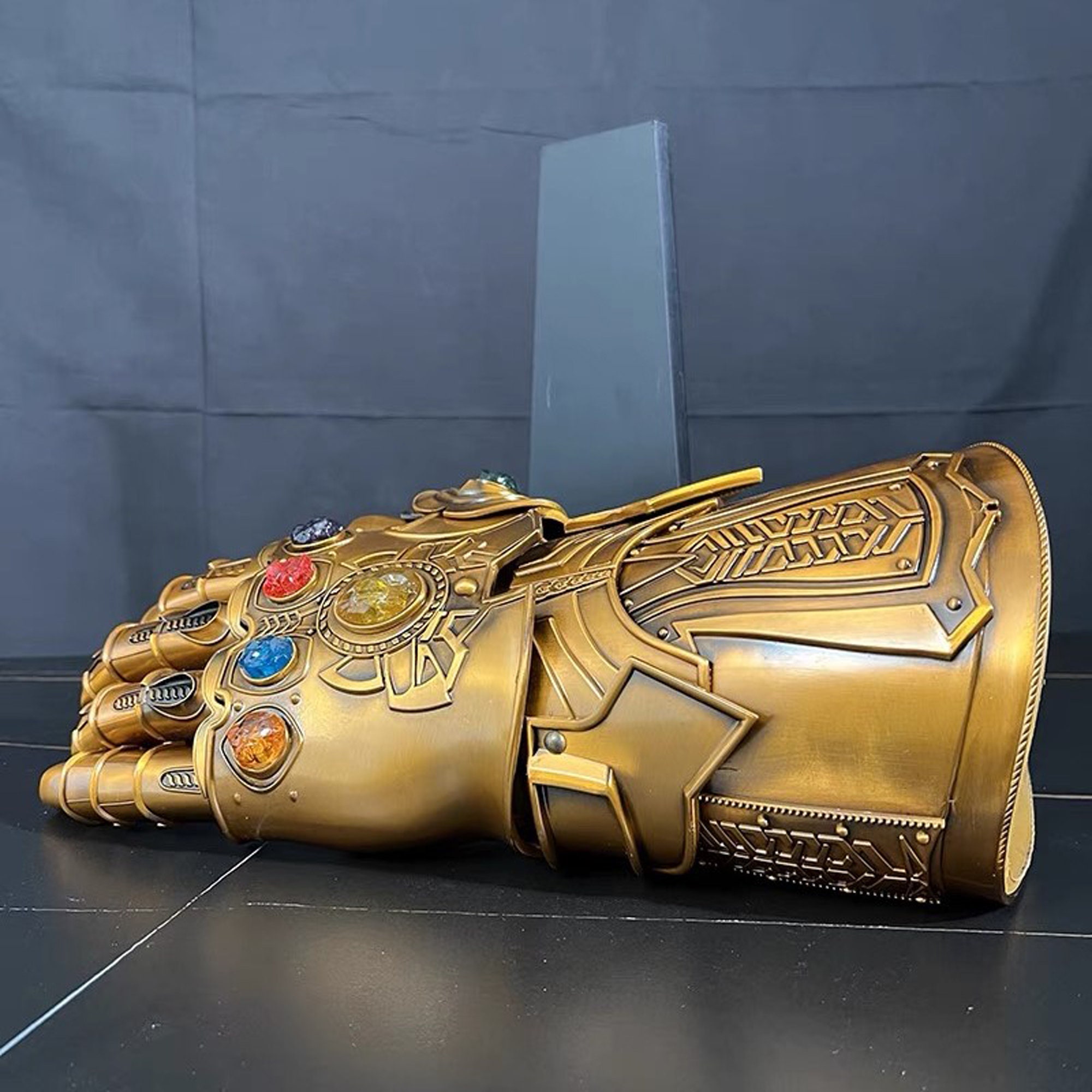 海外製　金属　インフィニティガントレット Amazon.co.jp: アベンジャーズ インフィニティウォー