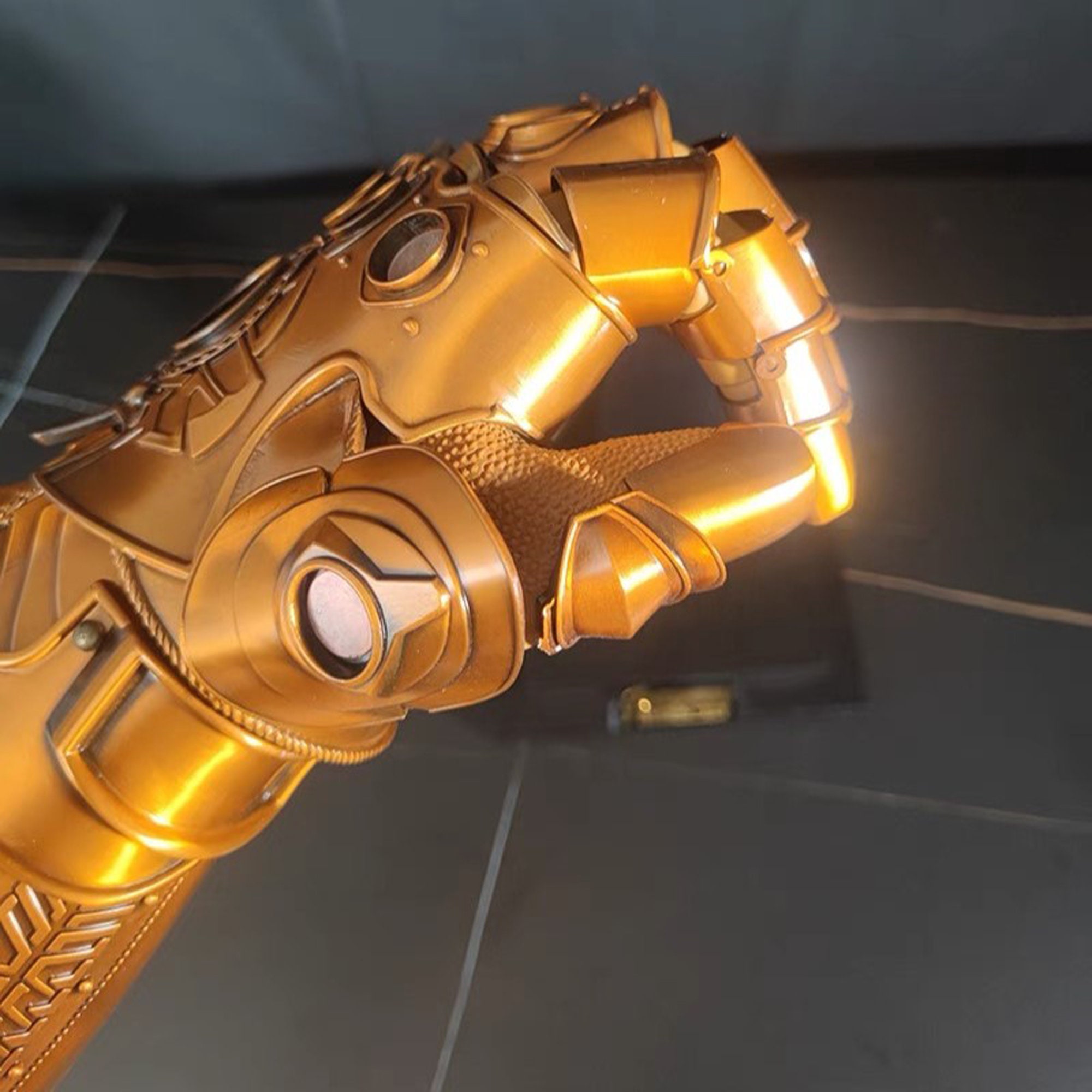 インフィニティ ガントレット サノス ガントレット ウェアラブル